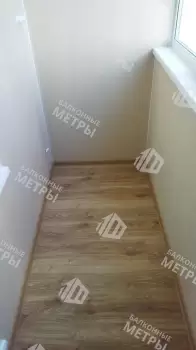 Остекление балкона с отделкой в многоквартирном доме