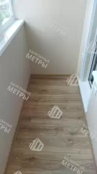 Остекление балкона с отделкой в многоквартирном доме