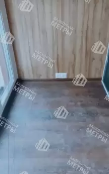 Панорамное остекление балкона и отделка ламинатом и панелями ПВХ Панорамное остекление балкона и отделка ламинатом и панелями ПВХ