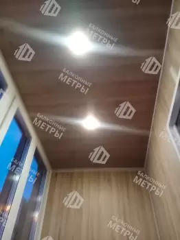 Панорамное остекление балкона и отделка ламинатом и панелями ПВХ Панорамное остекление балкона и отделка ламинатом и панелями ПВХ
