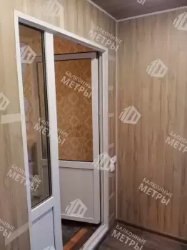 Панорамное остекление балкона и отделка ламинатом и панелями ПВХ Панорамное остекление балкона и отделка ламинатом и панелями ПВХ